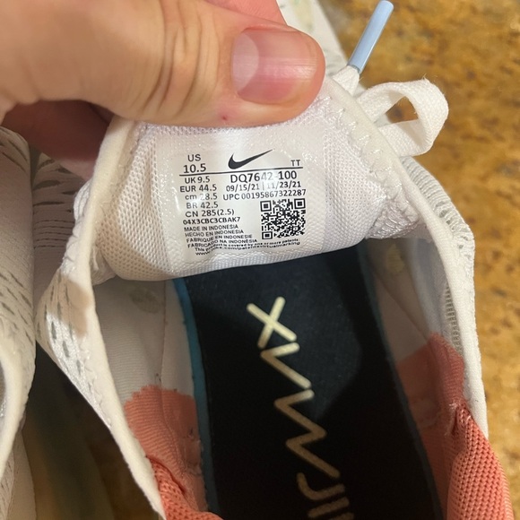 Nike Air Max 270 size 10.5 - Picture 6 of 9